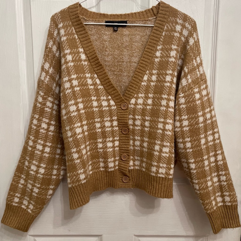 Almost Famous
Brown and White Plaid Sweater